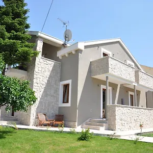Guest house Lucica